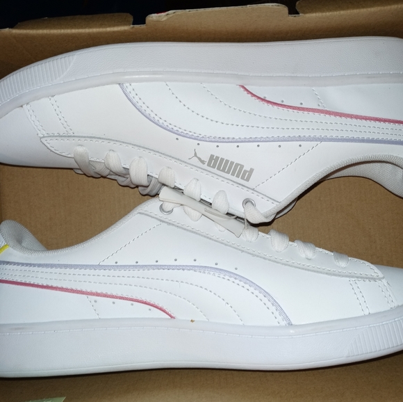 Women's Pumas Vikky V2 - Picture 2 of 5